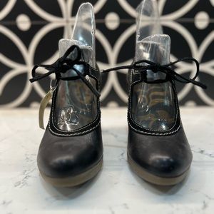 Fly London Black Leather Pumps with Crepe Sole/Heel, Size 40 Runs Small